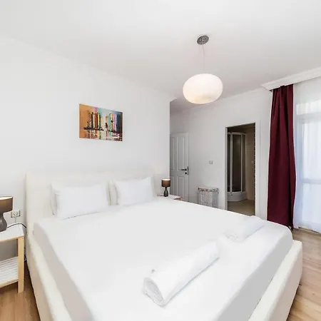 Riverside Flat Close To Beach With Shared Pool Antalya