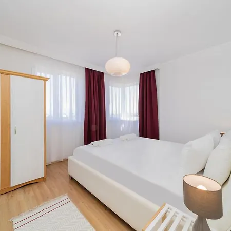 Daire Riverside Flat Close To Beach With Shared Pool *