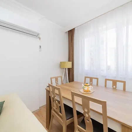 Apartment Riverside Flat Close To Beach With Shared Pool