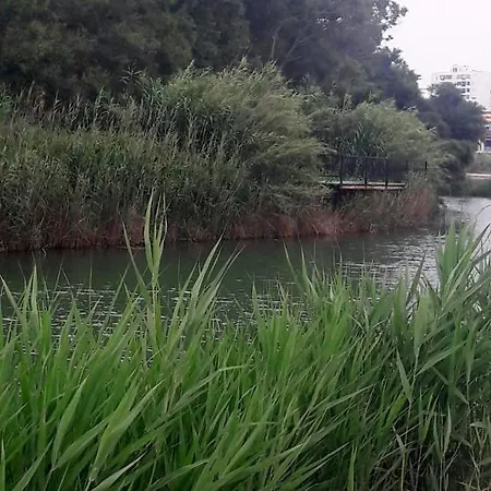 Riverside Flat Close To Beach With Shared Pool Apartamento *